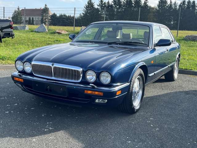 Jaguar XJ