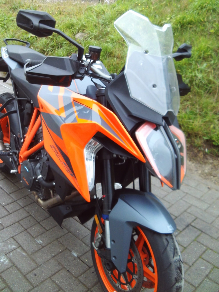 KTM 1290 Super Duke GT, Tech Pack