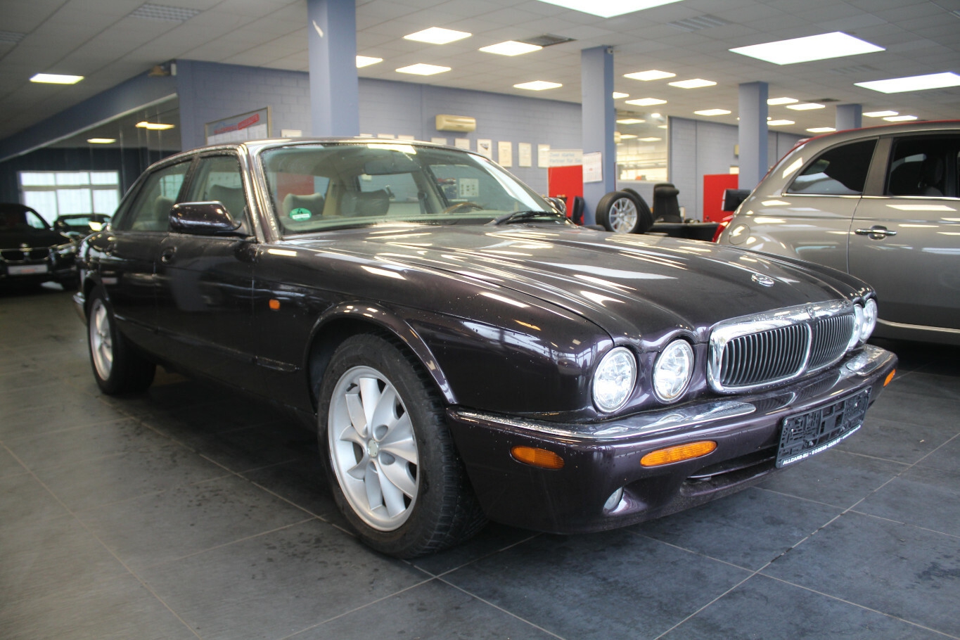 Jaguar XJ