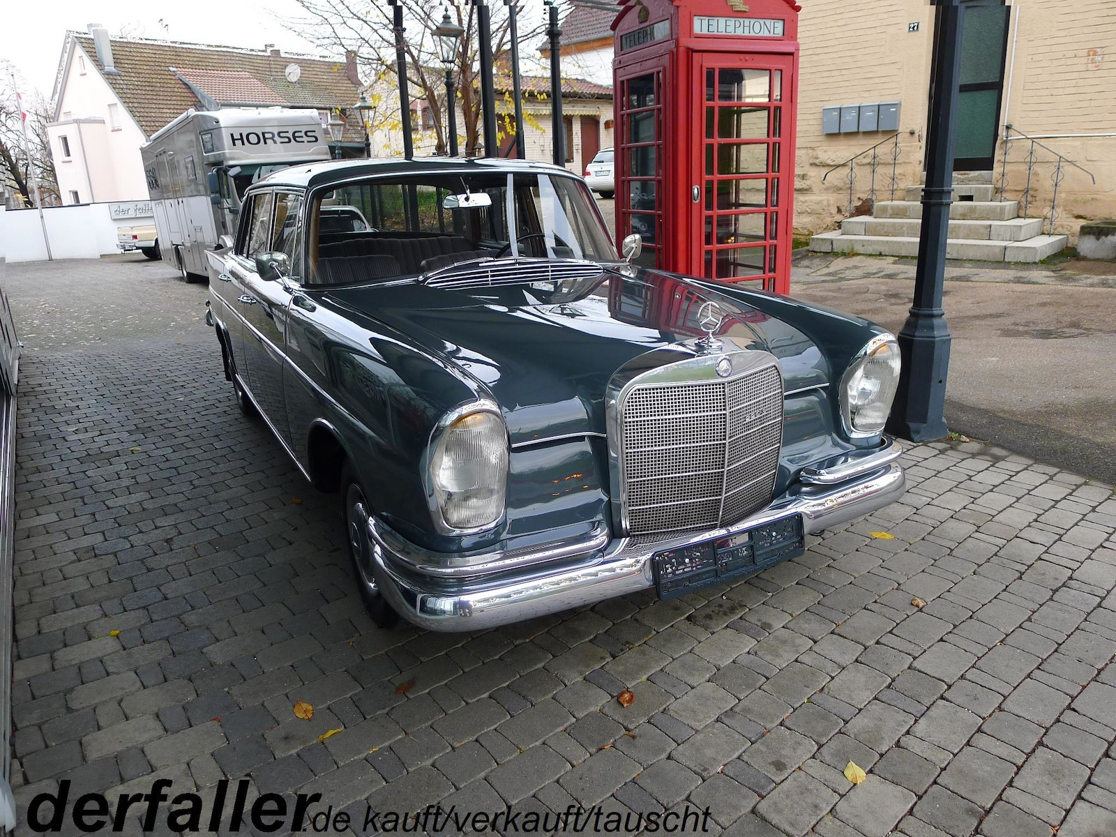 Mercedes-Benz 220