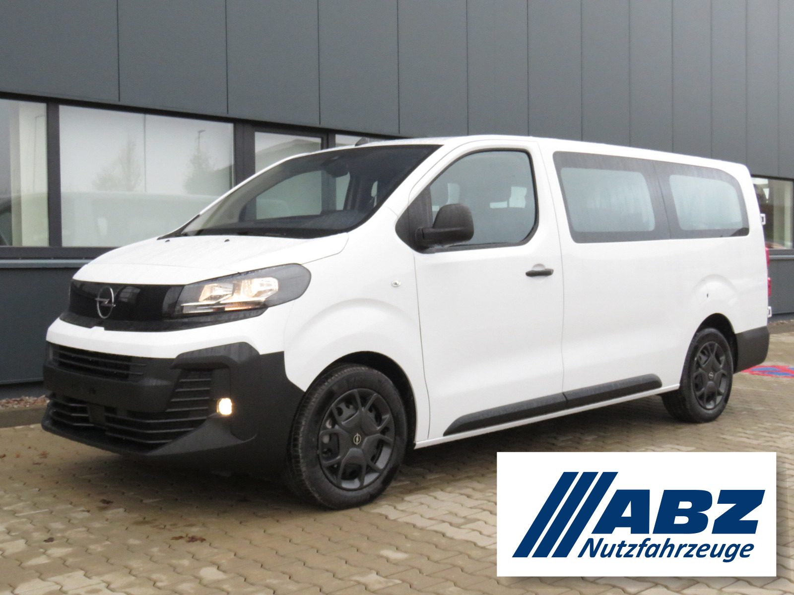 Opel Vivaro lang / 9-Sitzer / 180 PS Automatik