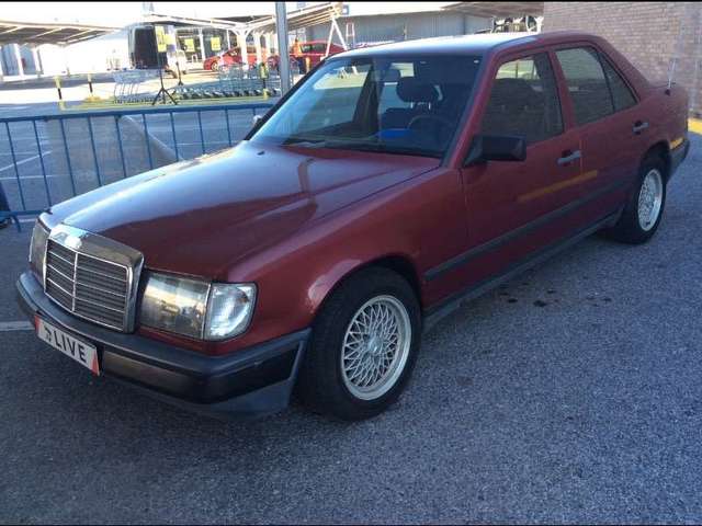 Mercedes-Benz E 200