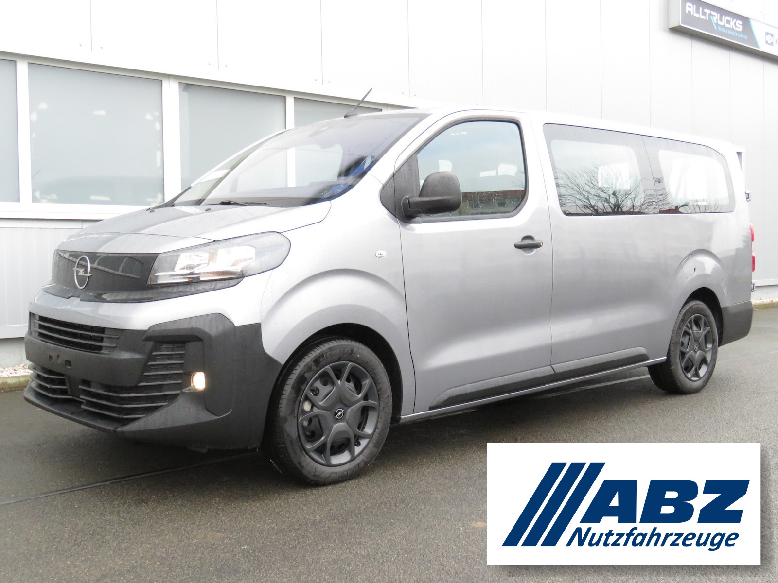 Opel Vivaro lang / 9-Sitzer / 180 PS Automatik