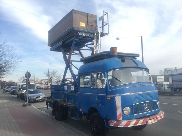 Mercedes-Benz LPKO 911 Hubbühne