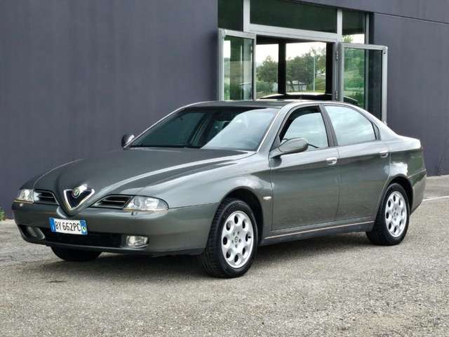 Alfa Romeo 166