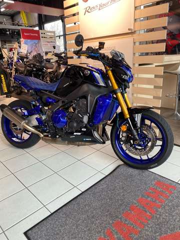 Yamaha MT-09 MT09SP mit Zubehör im Wert von 8100,-?