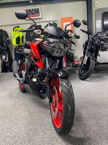 Suzuki GSX-S 125 mit TZ 26.11.24 /4 Jahre GA/Tankrucksack/PV 370,-