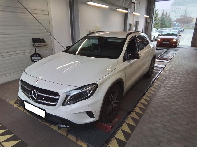 Mercedes-Benz GLA 220