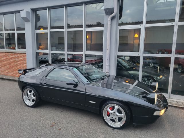 Porsche 928