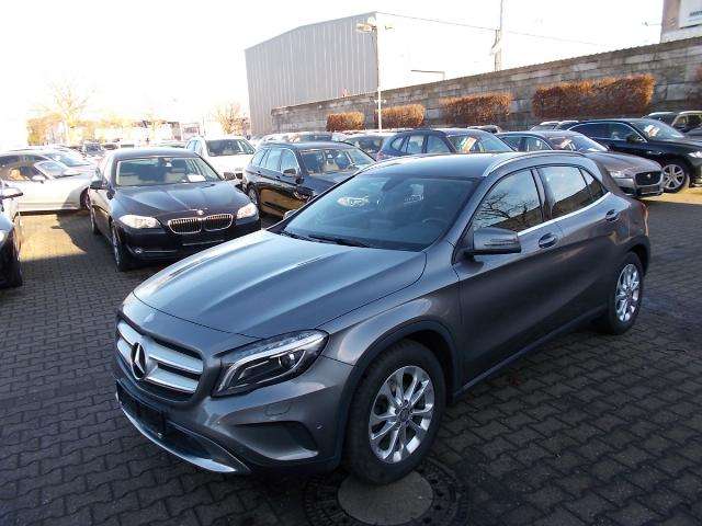 Mercedes-Benz GLA 200