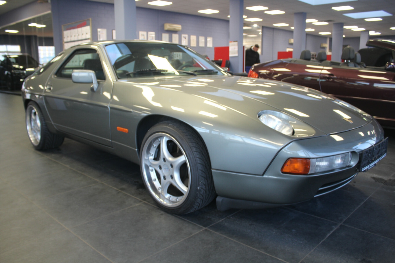 Porsche 928