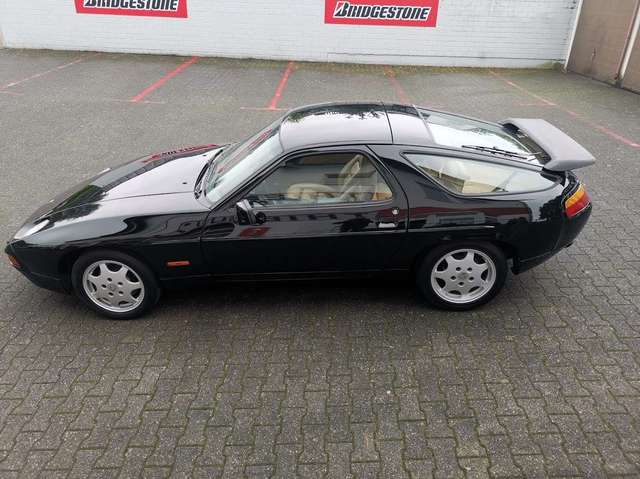 Porsche 928