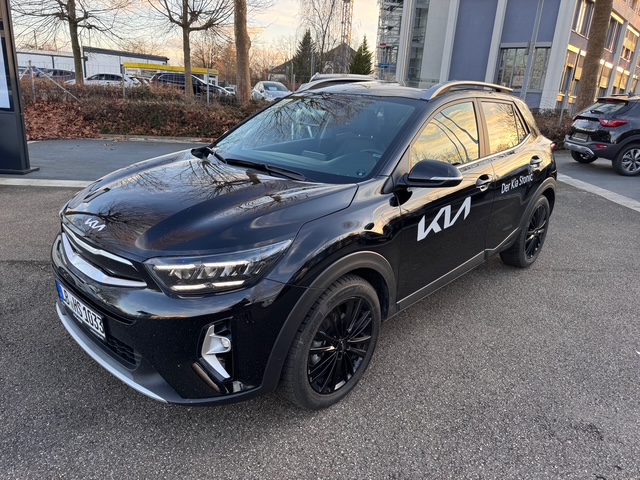 Kia STONIC 2024 — véhicule d'occasion importé