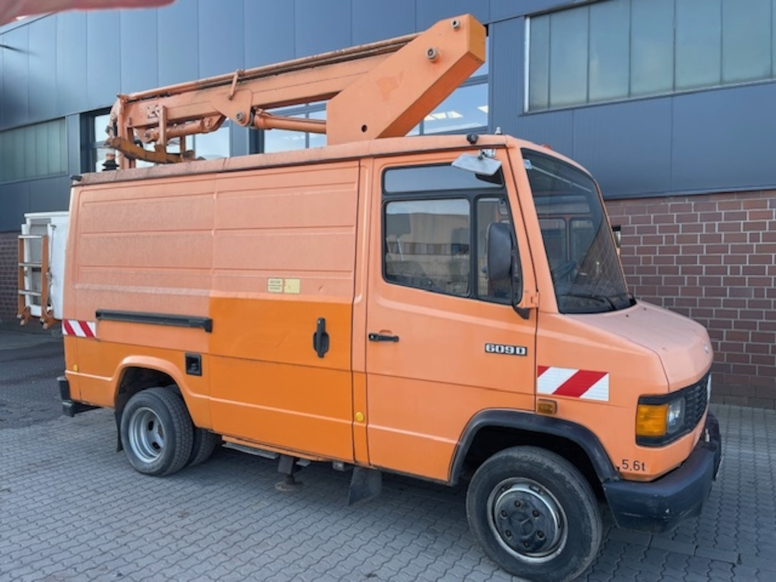 Mercedes-Benz MB 609 D-KA Vario 4x2 Ruthmann K95