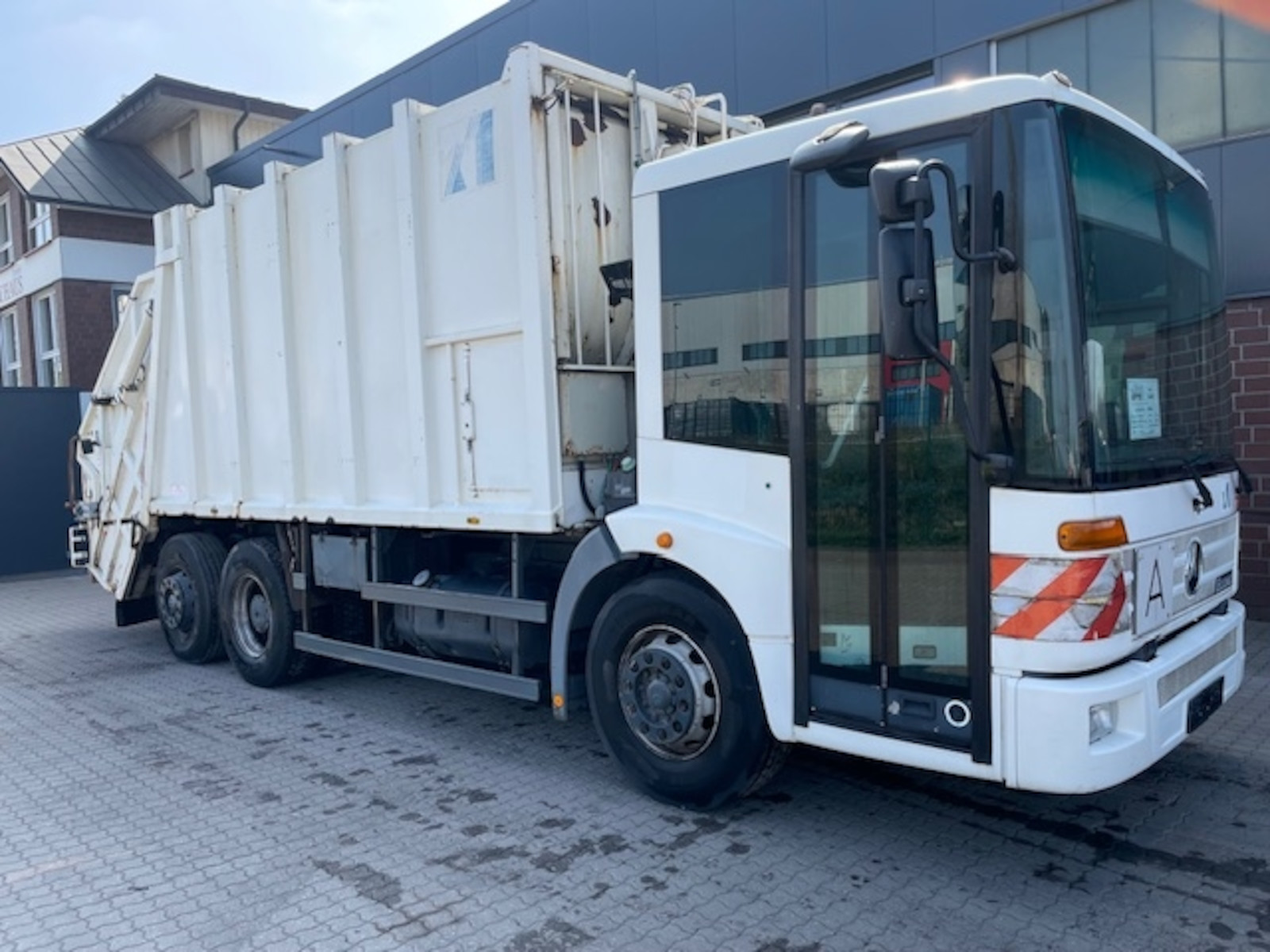 Mercedes-Benz MB 2633 Econic 6x2 Haller X1