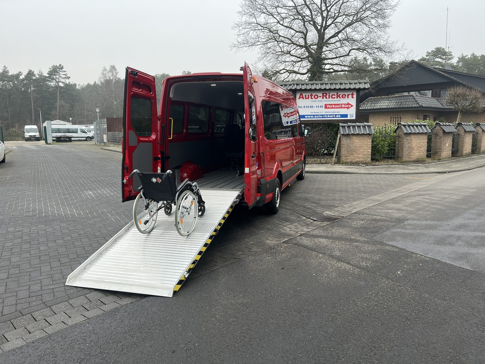 Volkswagen Crafter 35 lang Hochdach, Rollstuhlumbau, Rampe, STHZ