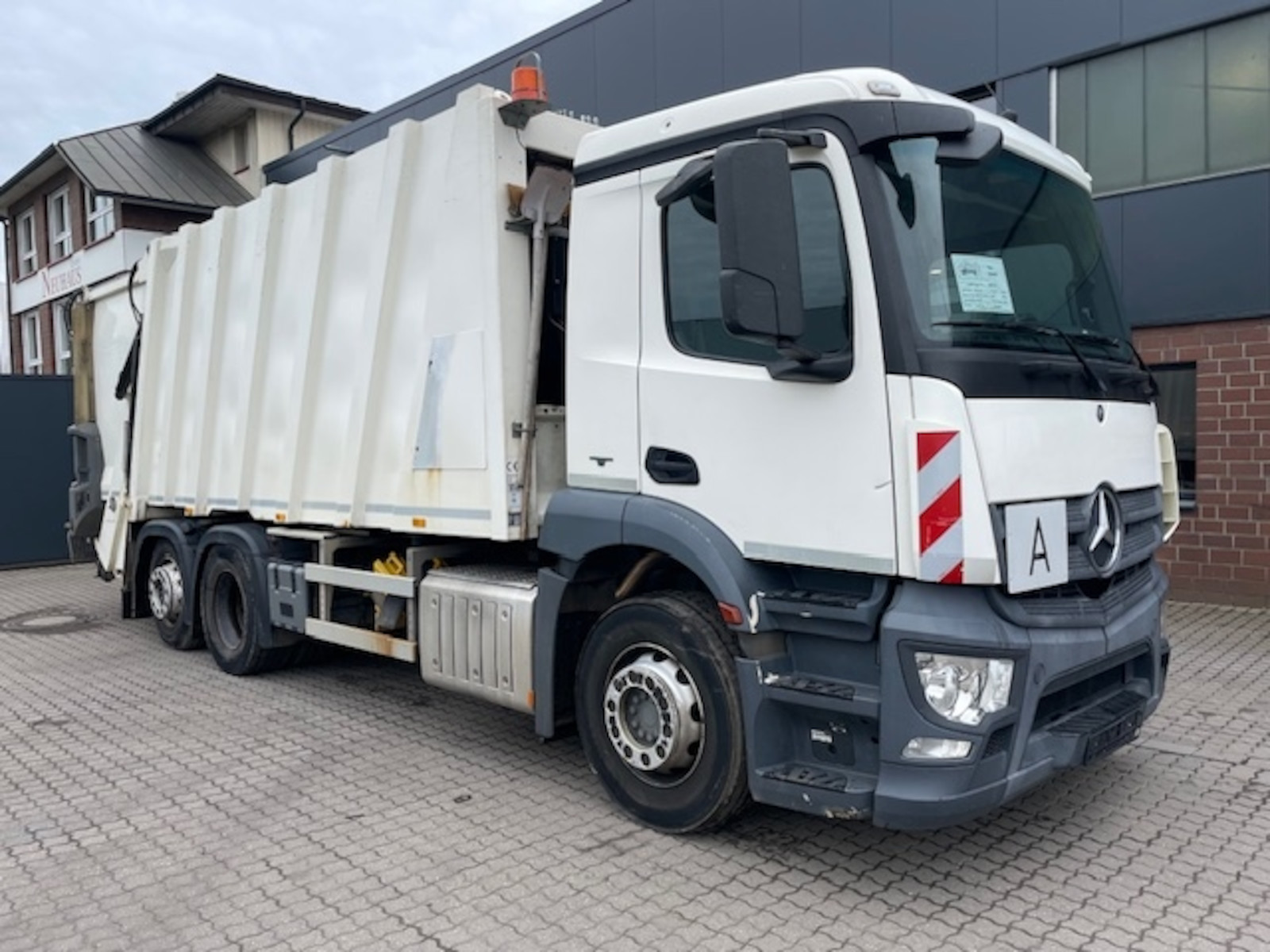 Mercedes-Benz MB 2533 Antos 6x2 Faun Vario 524 Zöller 2301