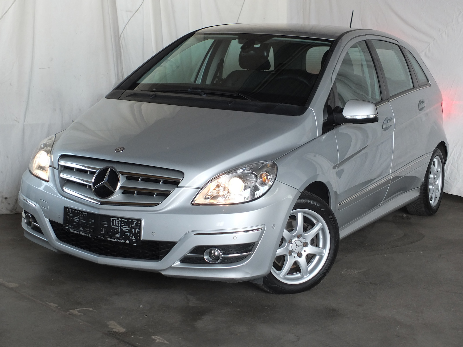 Mercedes-Benz B 200