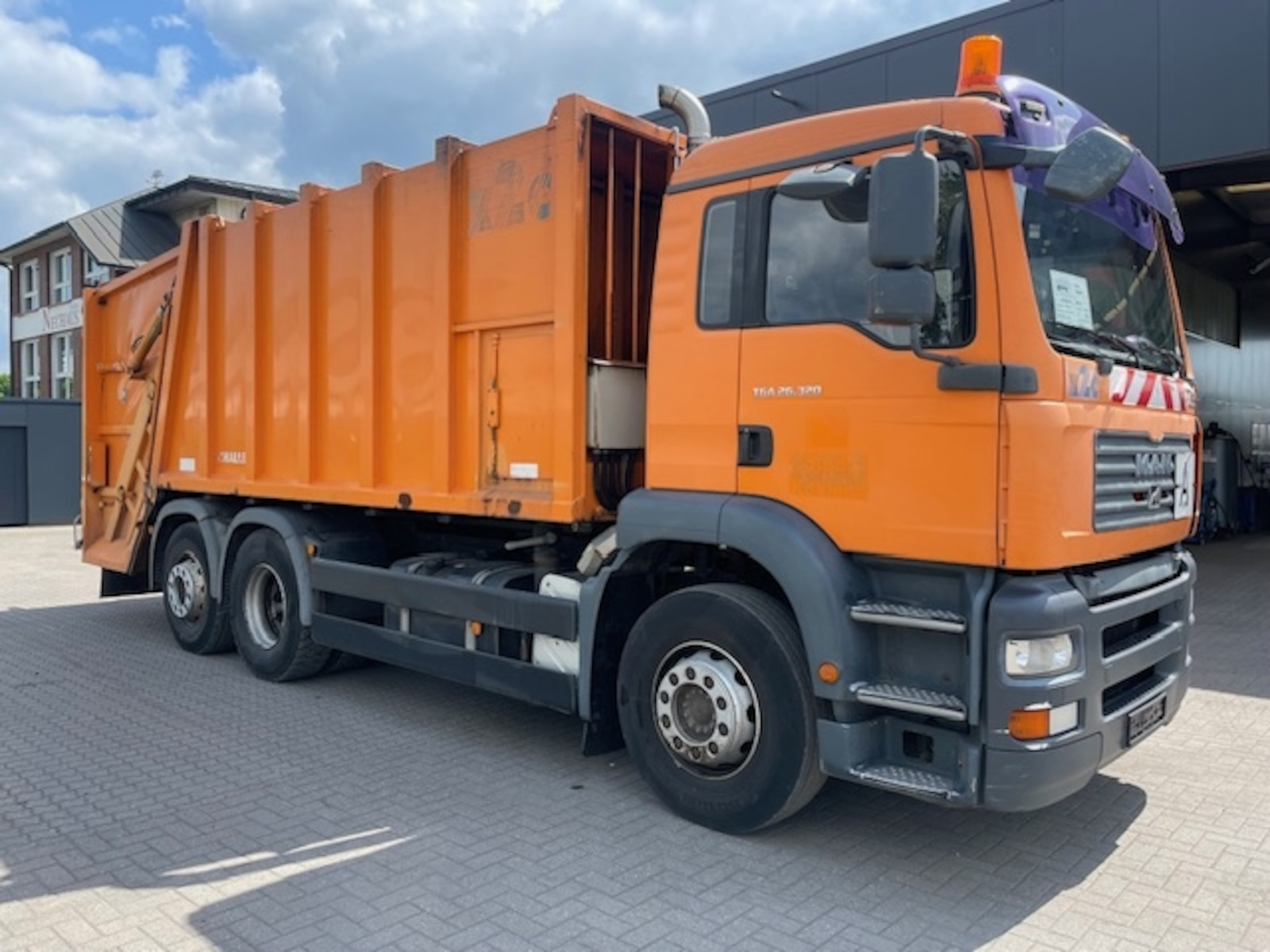 MAN 26.320 TGA 6x2 HallerX2/Zöller 2301