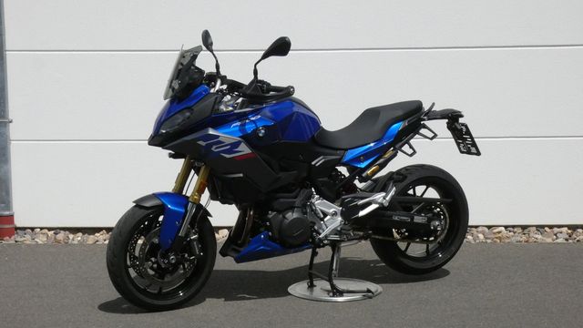BMW F 900 XR Racingblue metallic 2 4 Pakete