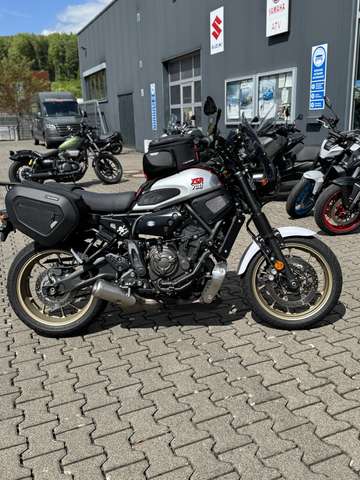Yamaha XSR 700 Tribute mit einigen Extras und Garantie bis 03.27
