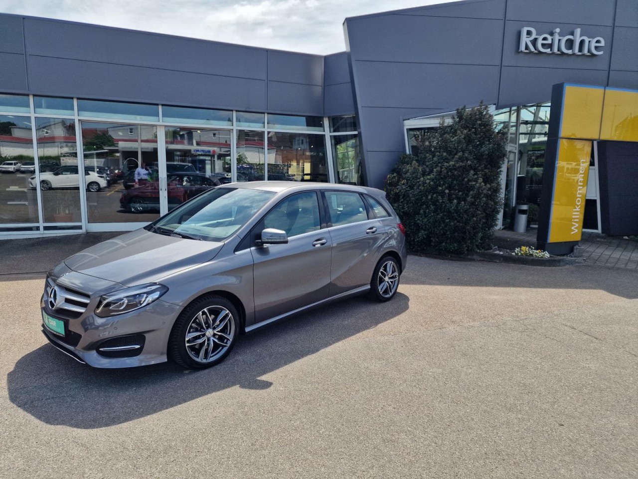 Mercedes-Benz B 200