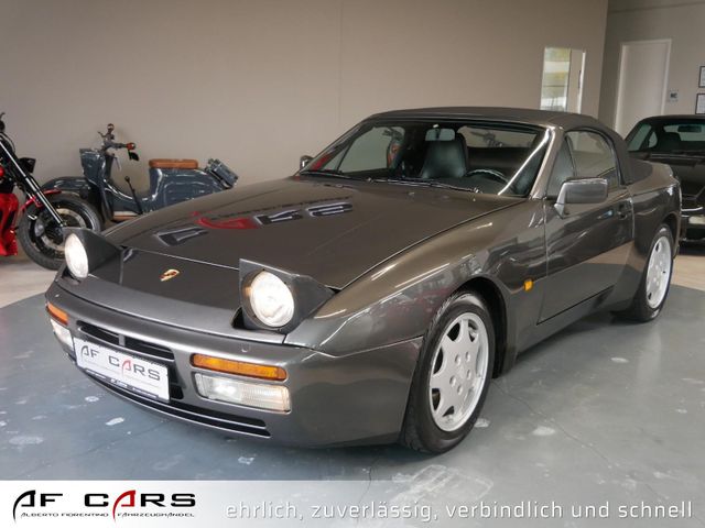 Porsche 944