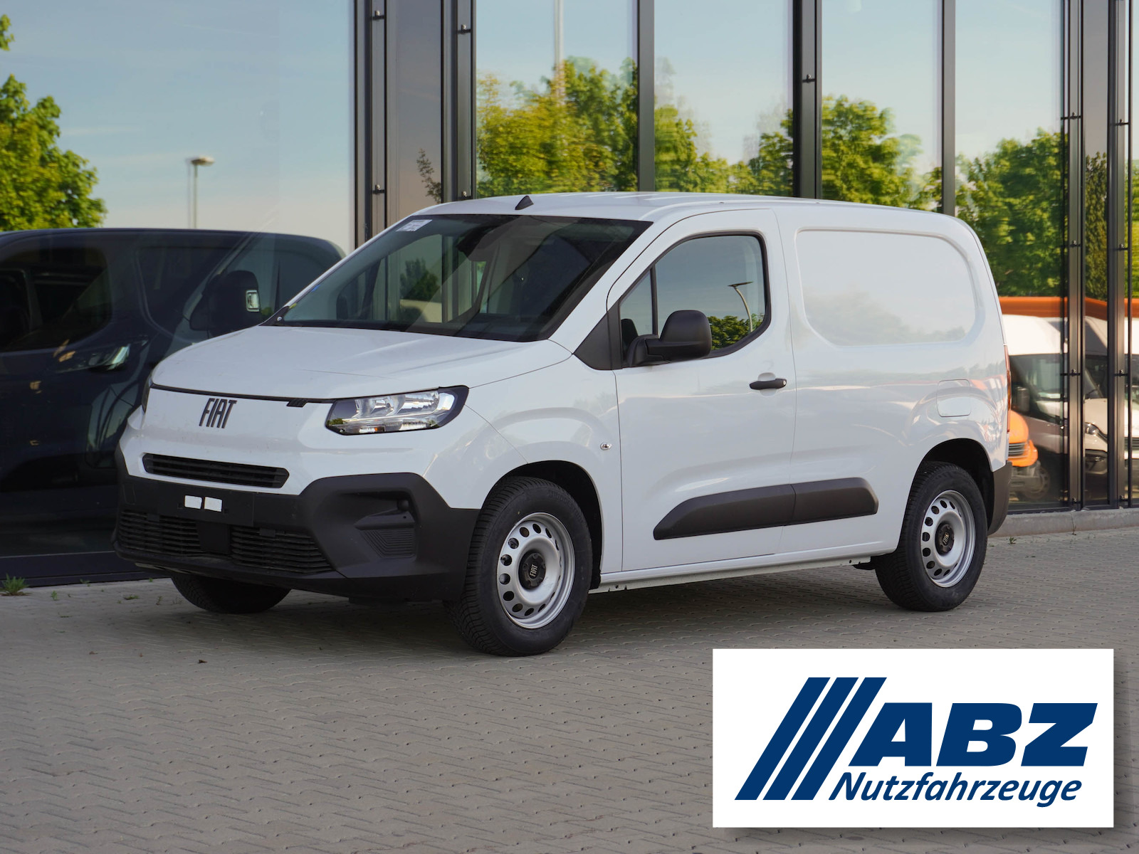 Fiat E-Doblo / 10-Zoll-Bildschirm + Heckkamera