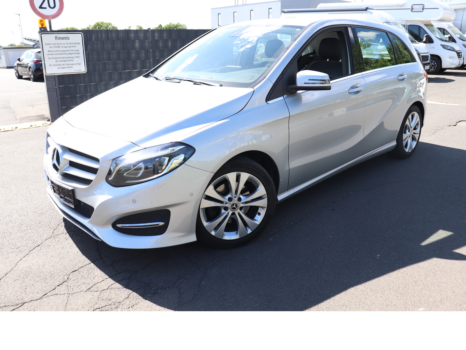 Mercedes-Benz B 200