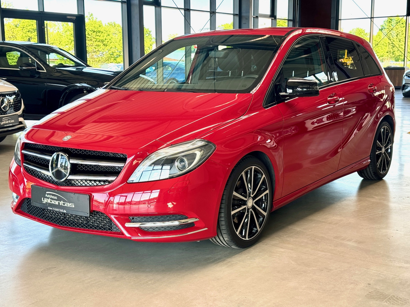 Mercedes-Benz B 180