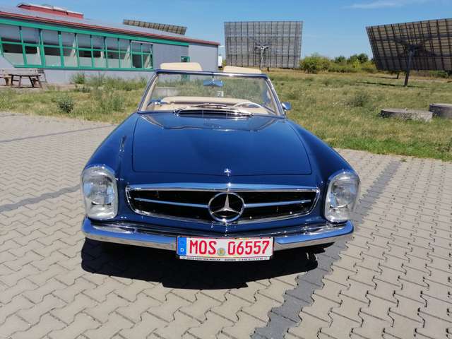 Mercedes-Benz 230