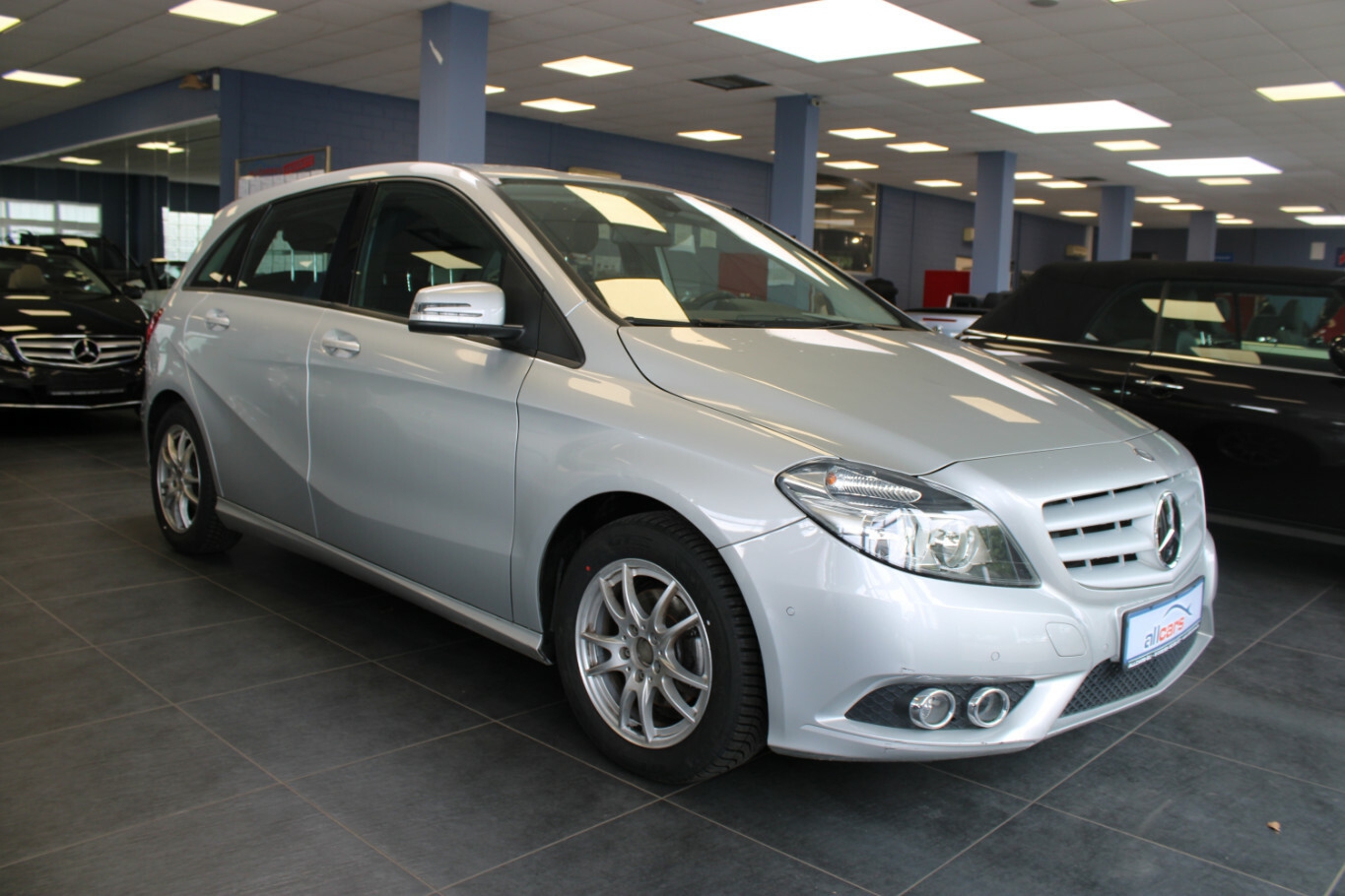 Mercedes-Benz B 180
