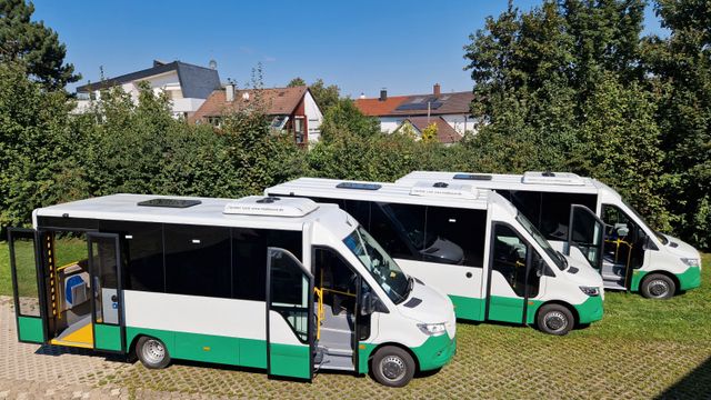 Mercedes-Benz Heckniederflur Sprinter 517 / 4 er Bestuhlung