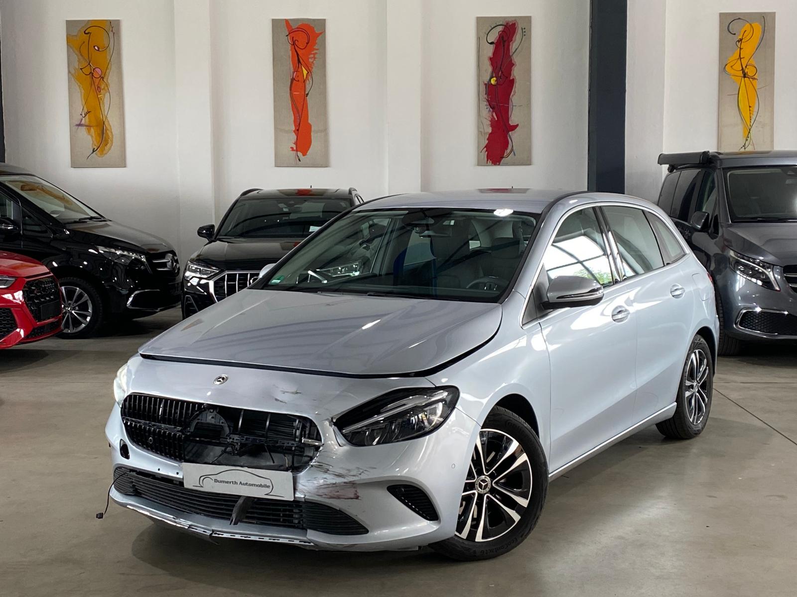 Mercedes-Benz B 180