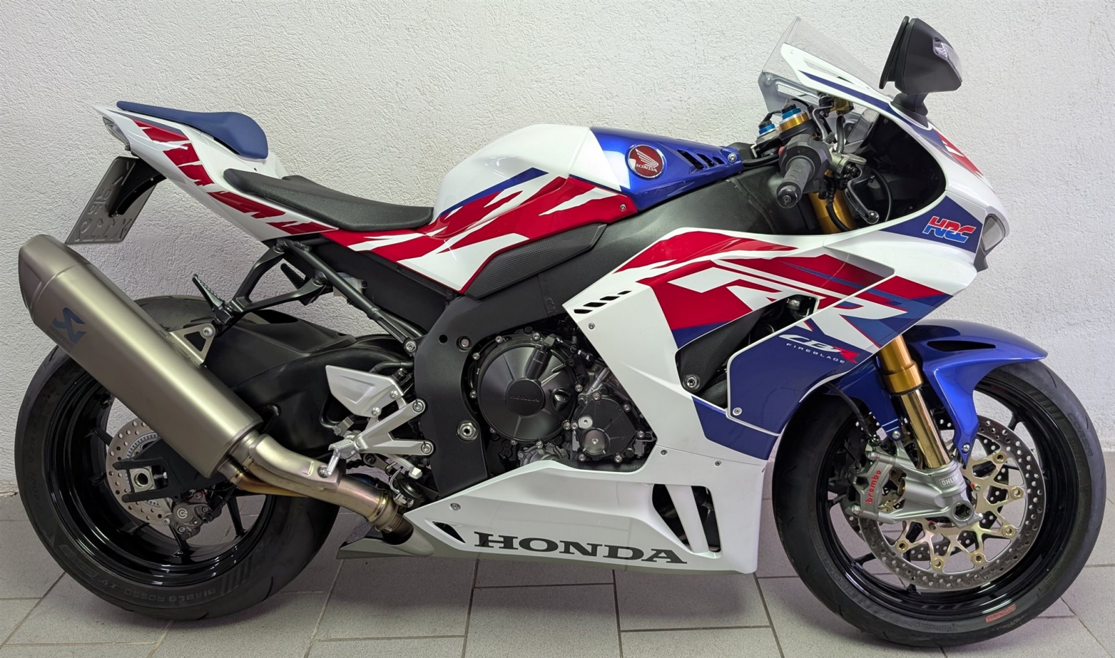 Honda CBR1000RR-R Fireblade SP 30th Anniversary, kurze Kennzeichenhalterung * LED Microblinker
