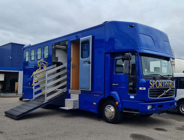 Volvo FL 6 Pferdetransporter 4-5 Pferde Wohnabteil
