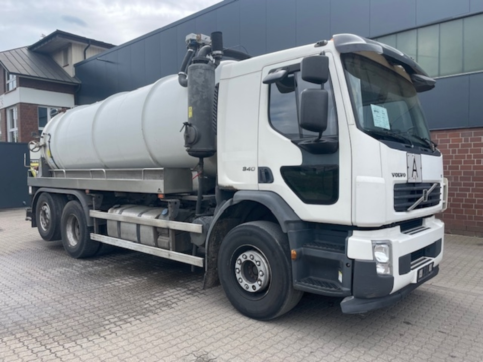 Volvo FE 340 6x2 Vacuum Truck 14.000ltr.