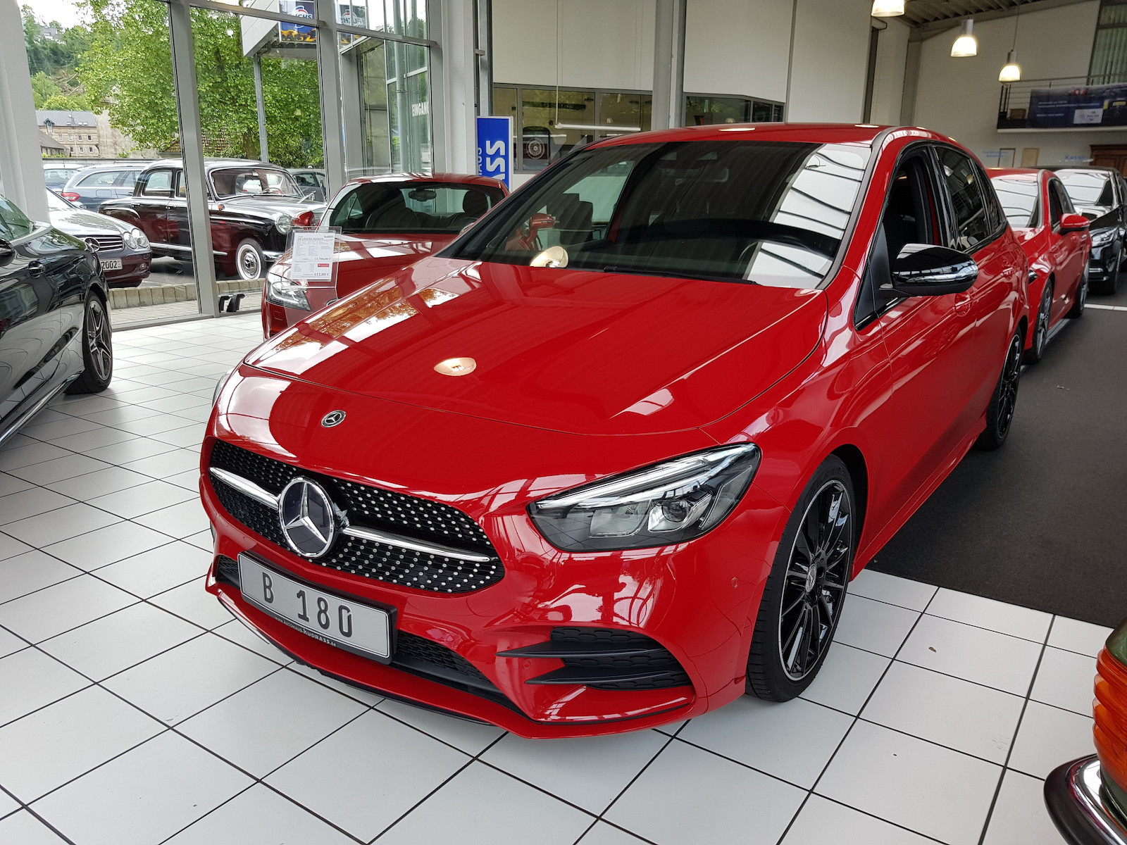 Mercedes-Benz B 180