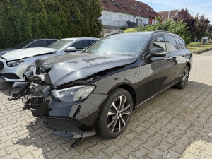 Mercedes-Benz E 300 e T-Modell 9G AVANTGARDE 360-Kamera MBUX DISTRONIC UNFALLWAGEN