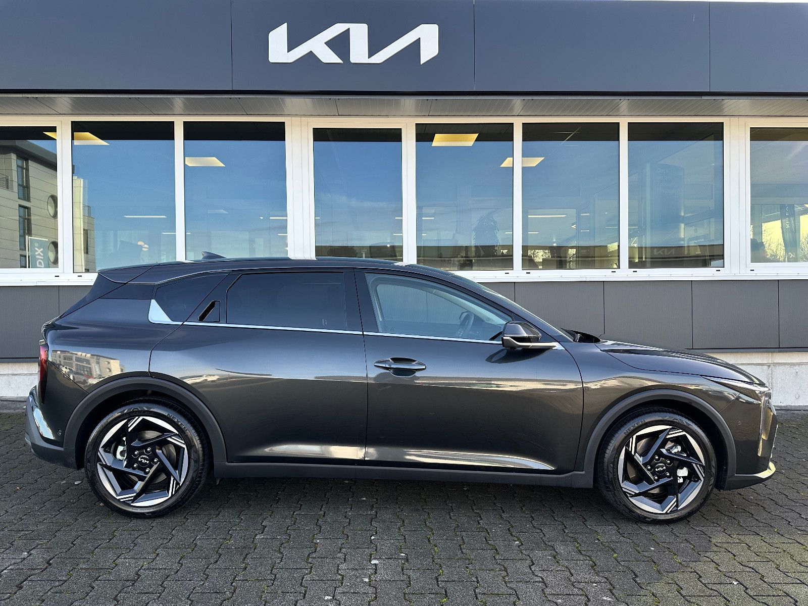 Kia K4