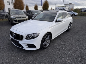 Mercedes-Benz E 220 d AMG Line AHK COMAND SHD RFKA WIDESREEN