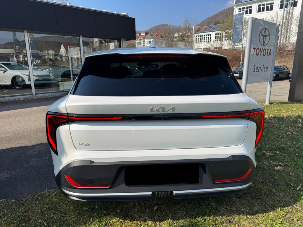 Kia K4