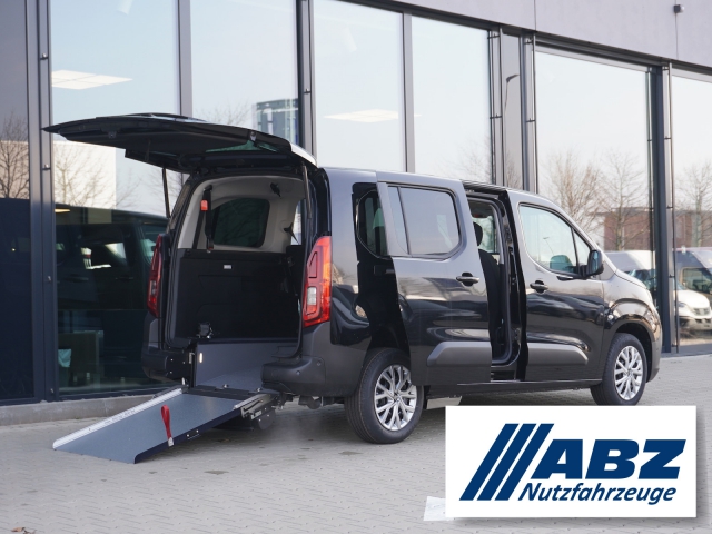 Fiat Doblo Maxi Kombi 130 AT8 / Rollstuhlumbau AMF 