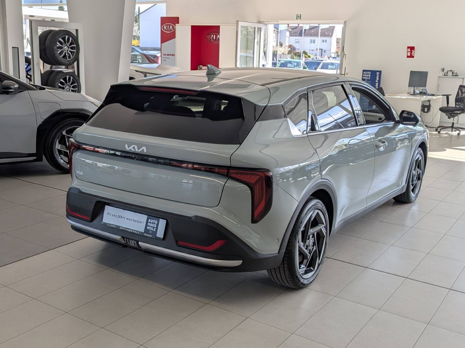 Kia K4
