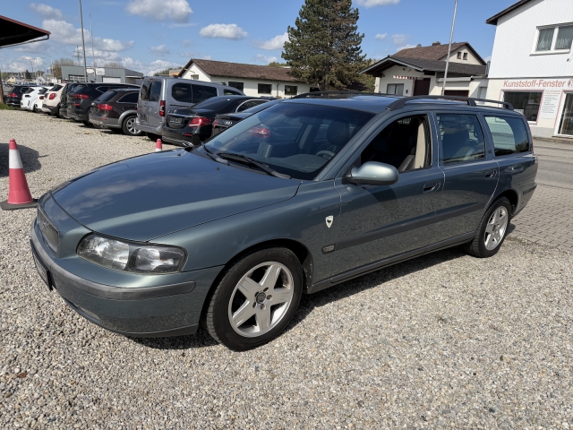 Volvo V70 2.4 D 5D Aut. Leder SHZ PDC AHK Euro3
