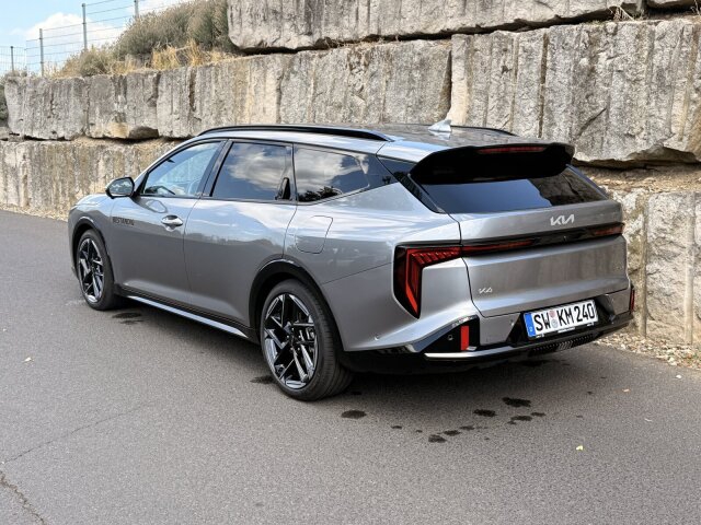 Kia K4 SW