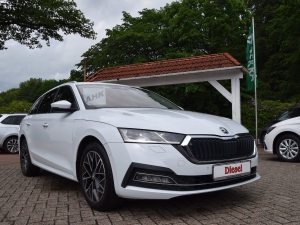 Skoda Octavia Combi 2,0 TDI DSG Style Matrix*AHK*ACC