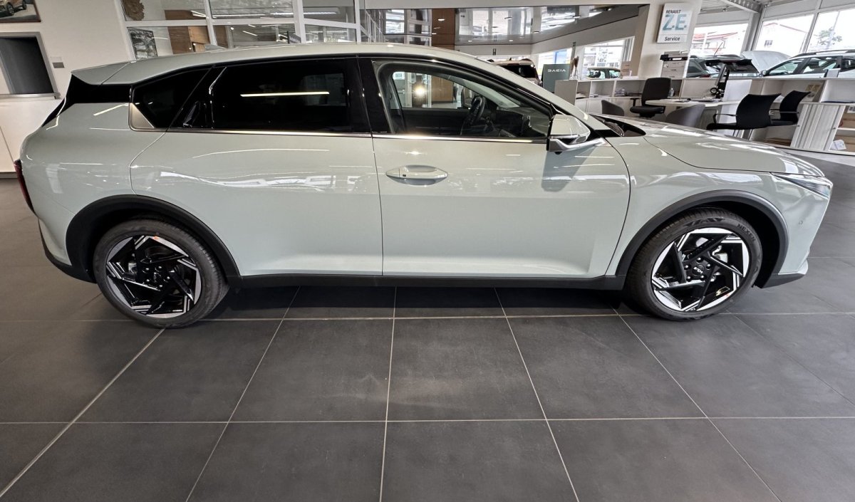 Kia K4