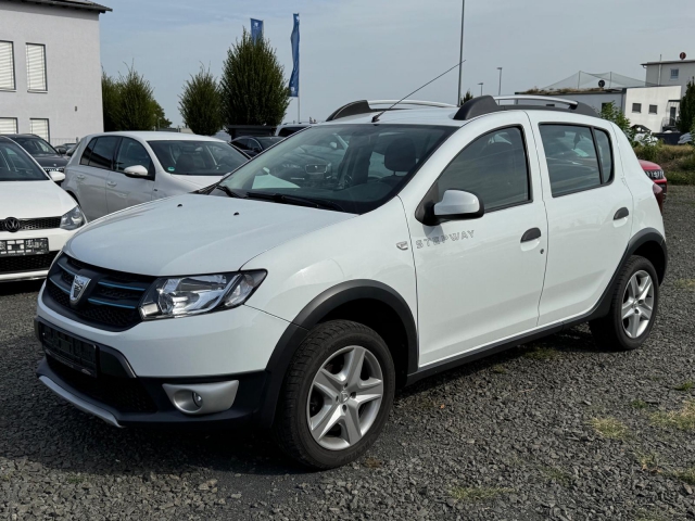 Dacia Sandero Stepway Prestige NAVI PDC KLIMA 8-FACH
