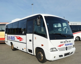 Mercedes-Benz 815 Medio